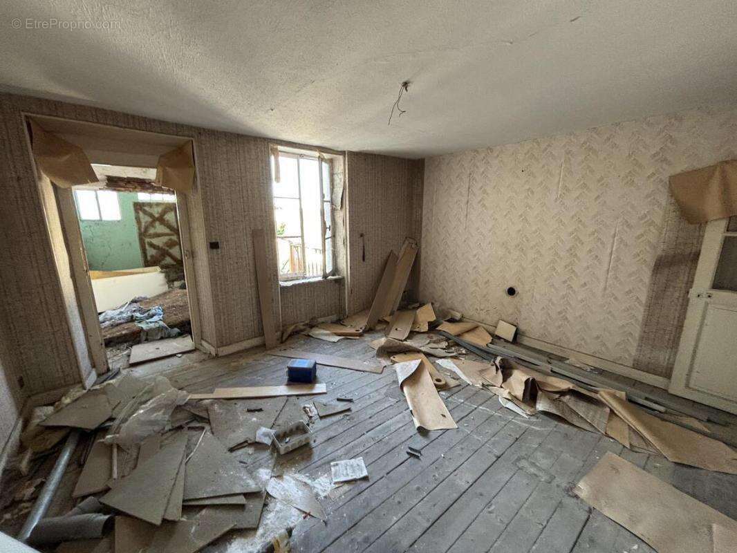 Appartement à COMMENTRY