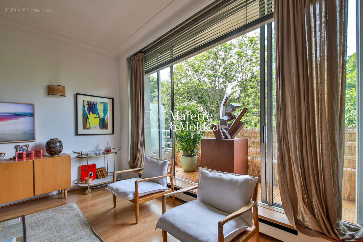 Appartement à PARIS-16E