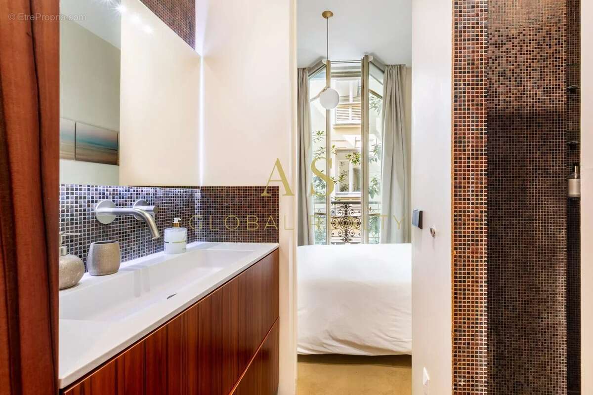 Appartement à PARIS-8E