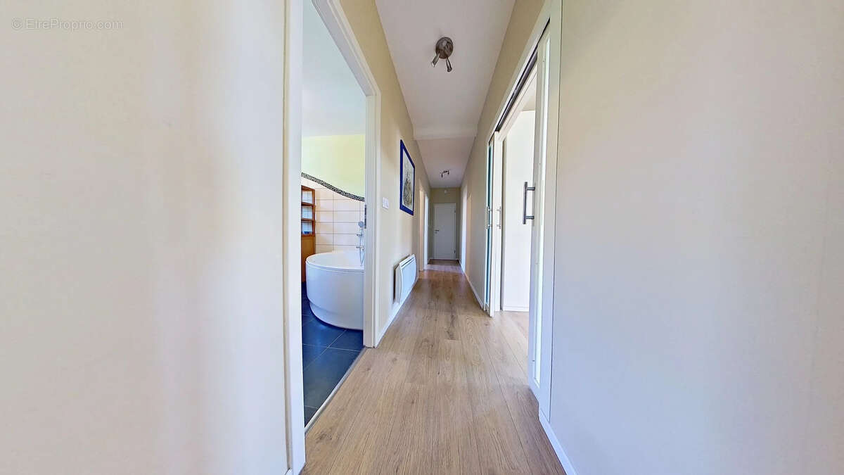 Longwy - Mont-Saint-Martin, Villa d'exception de plus de 400 m2 habitables sur 37 ares de terrain - piscine ch - photo 23