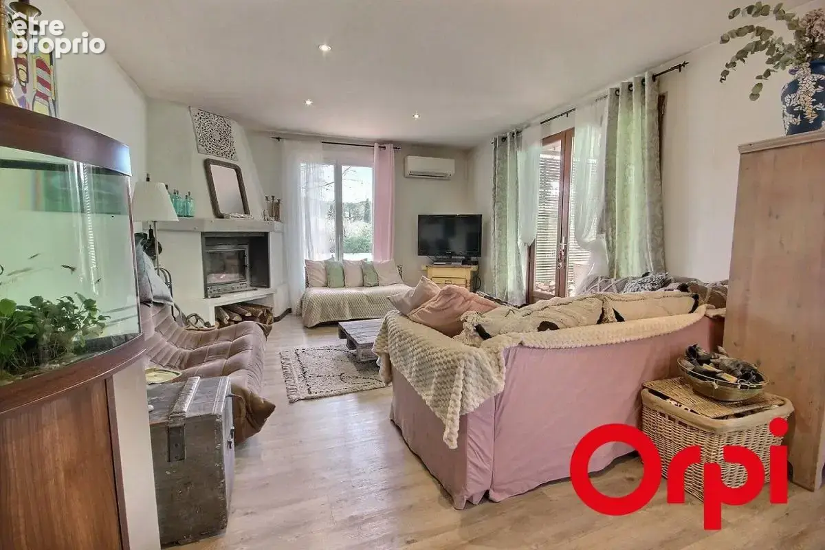 VILLA T6 (T4 + T2) sur 2700m² de terrain - Marseille 12ème - photo 9