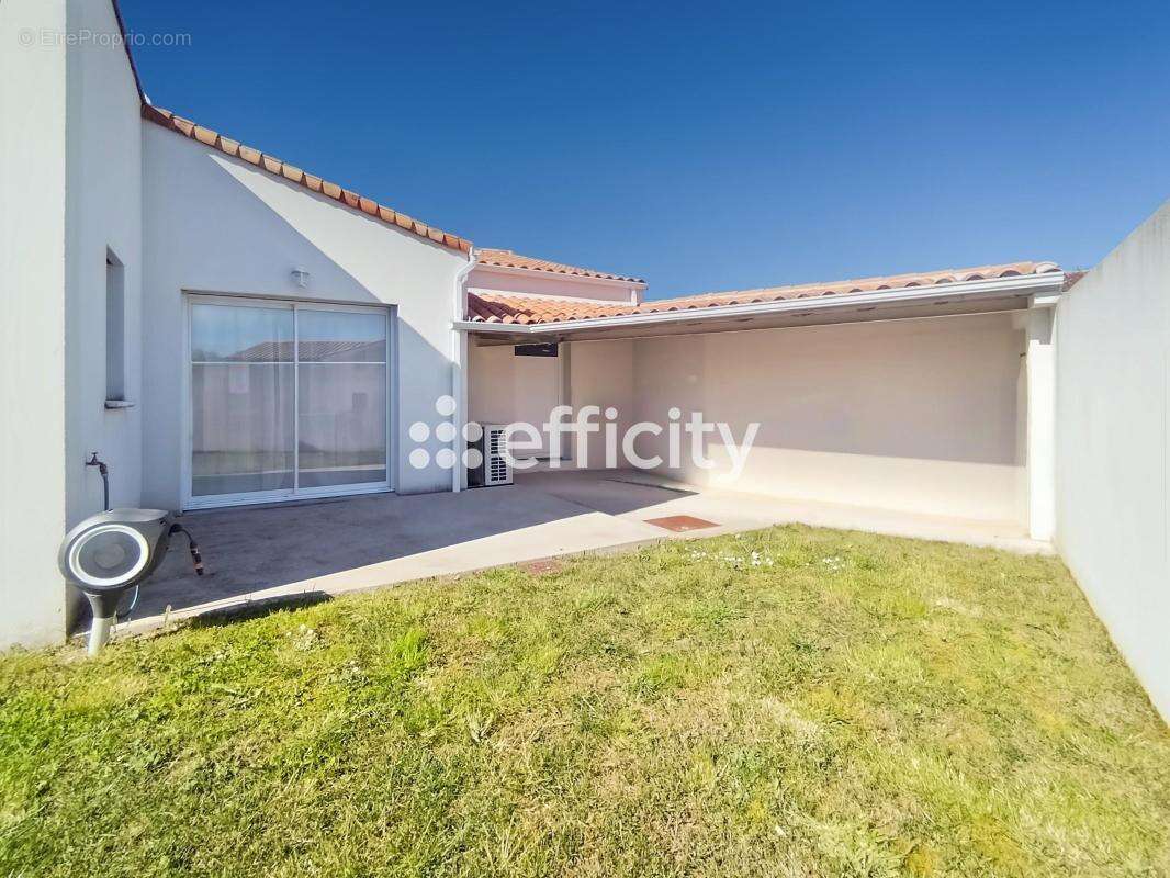 Maison à SAINT-SAUVEUR-D'AUNIS