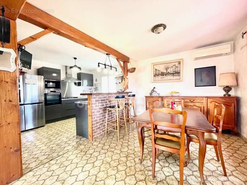 Propriété avec rendement locatif, piscine et garage - photo 7