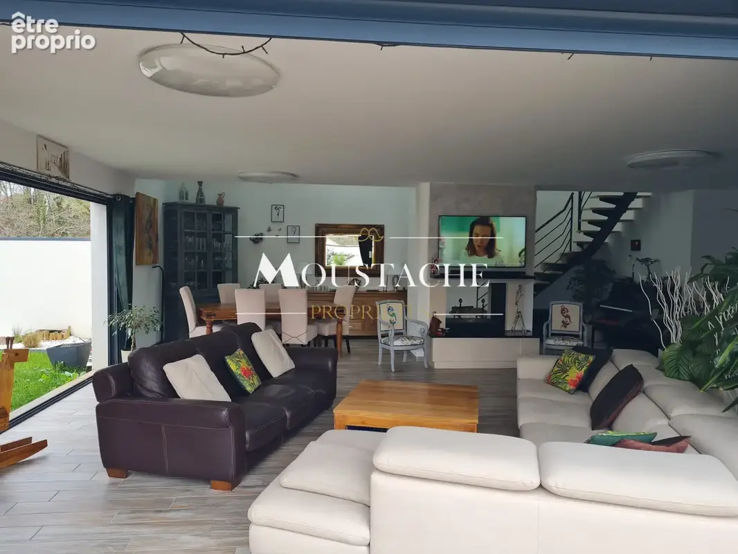 Superbe villa / maison contemporaine - avec piscine à 300m du centre-ville - - photo 7