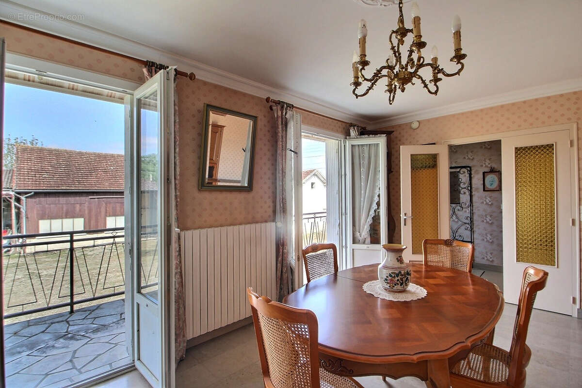 Maison à BRIENON-SUR-ARMANCON