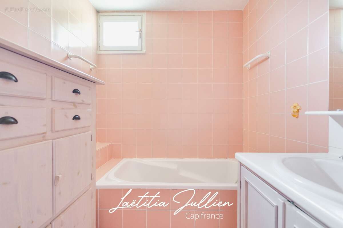 En exclusivité par Laëtitia JULLIEN – Marseille 10ème – Les Collines – T4 traversant de 83,83 m² avec balcon et loggia au pied d - photo 19