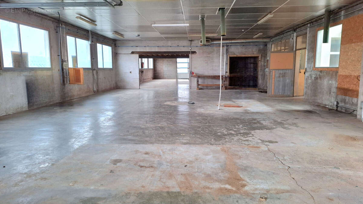 Commerce à FERRIERES