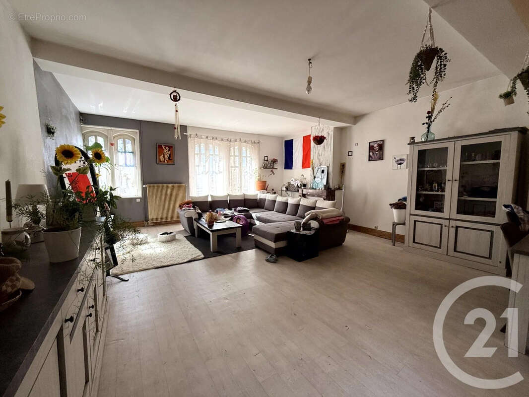 Autre à SAINT-QUENTIN