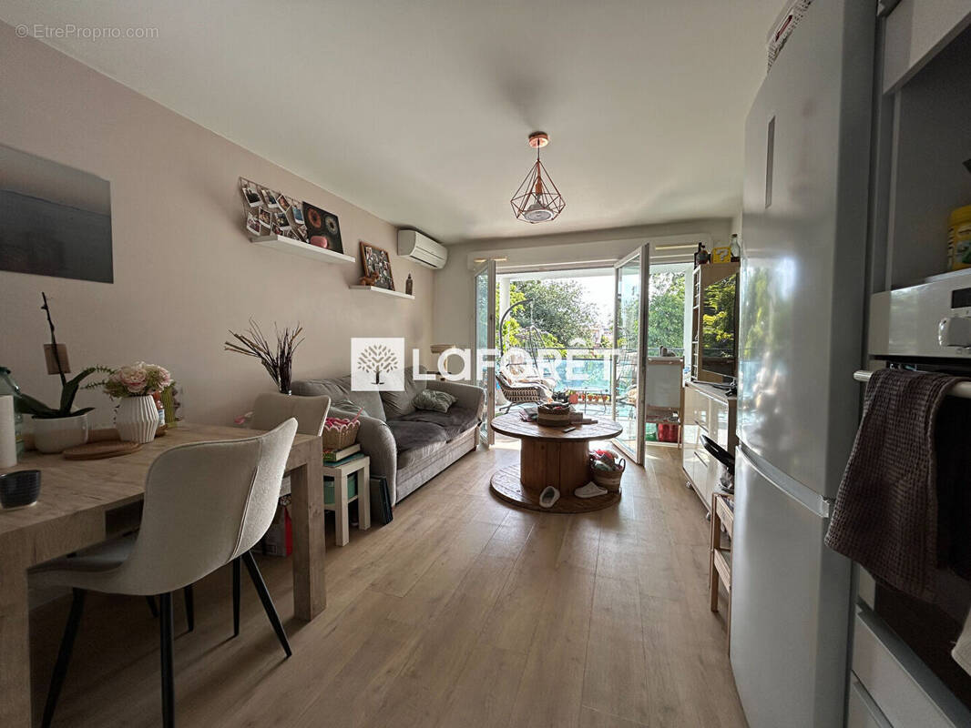 Appartement à SAINT-LAURENT-DU-VAR