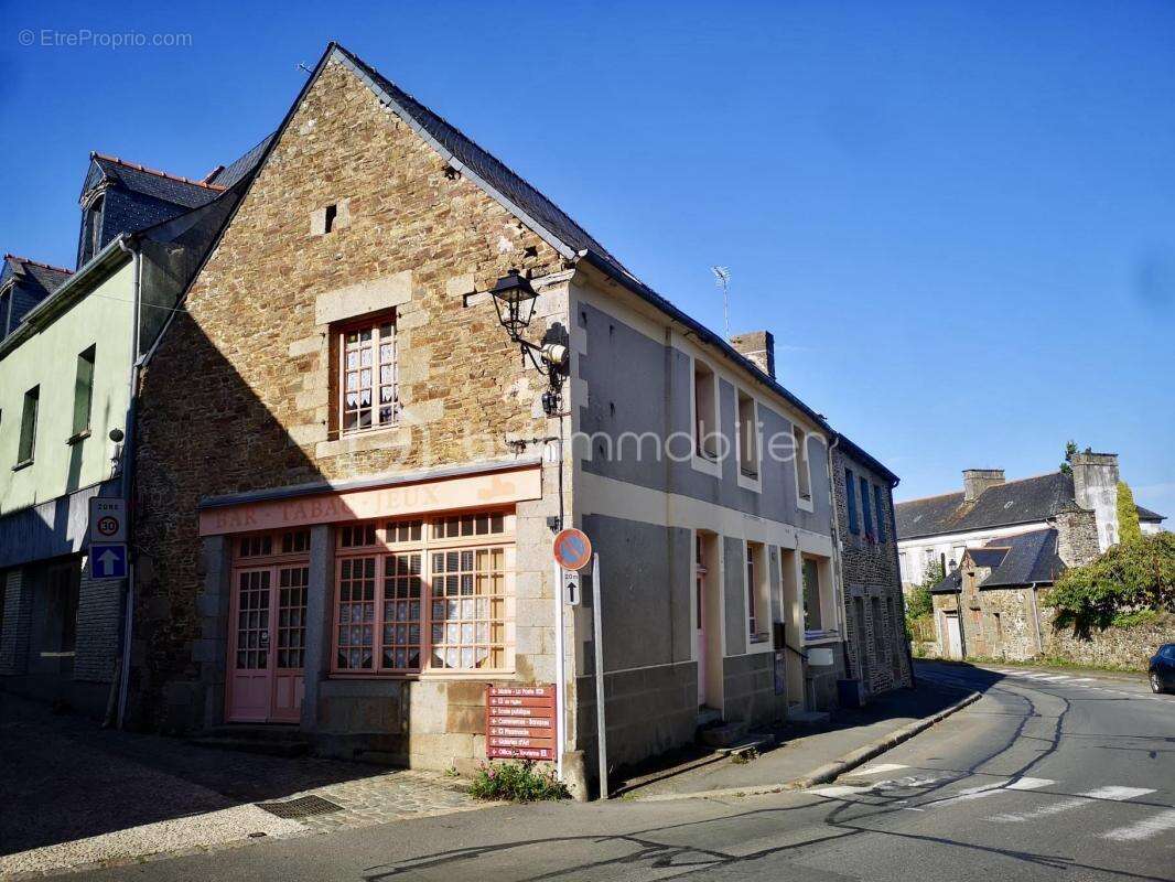 Maison à BAZOUGES-LA-PEROUSE