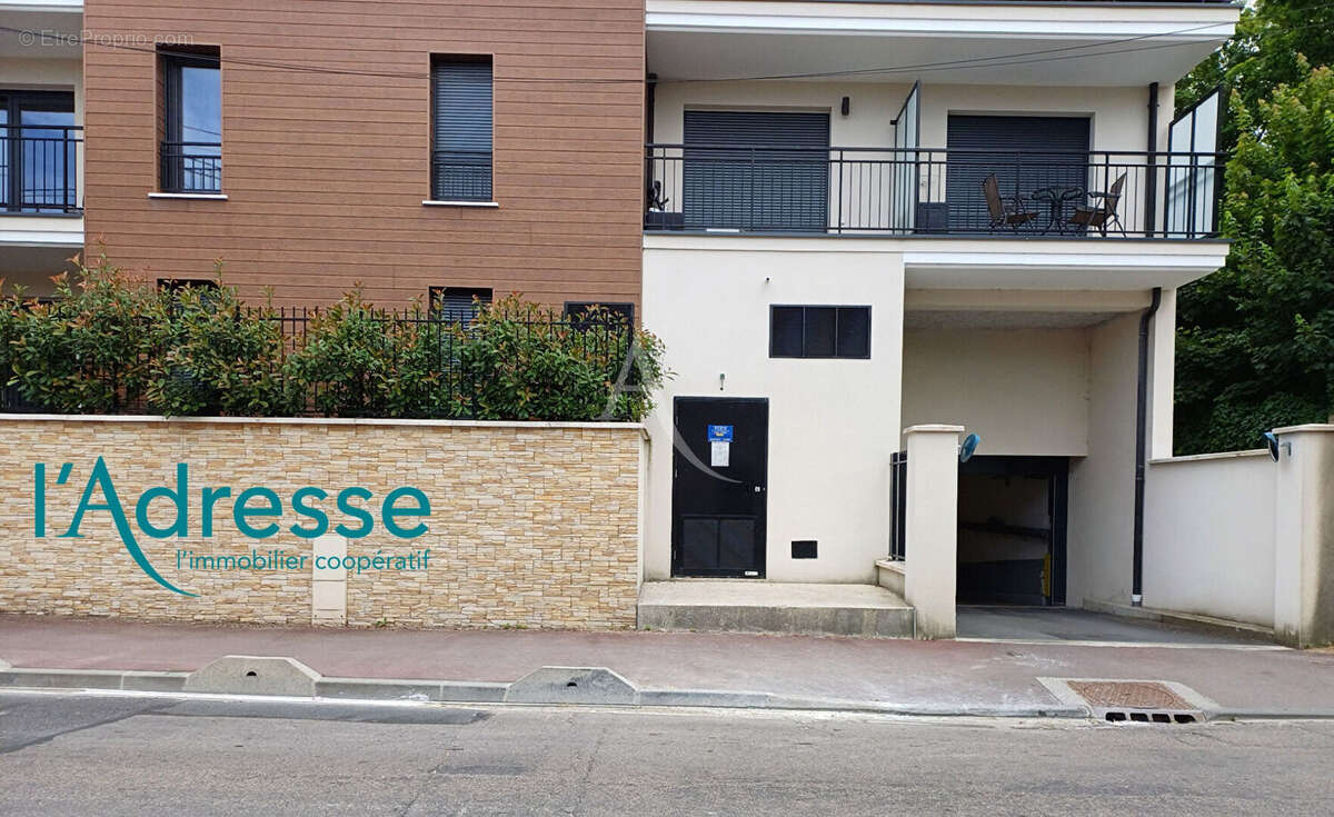 Parking à CHAMPS-SUR-MARNE