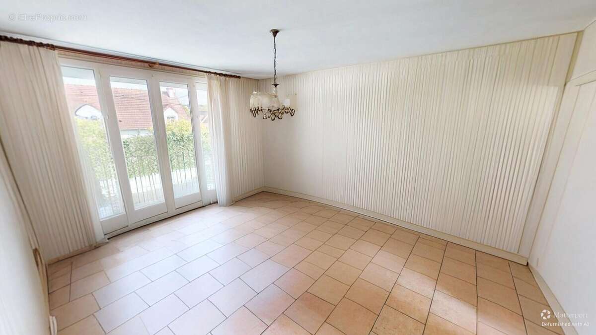 Maison à SAINT-JEAN-DE-BRAYE