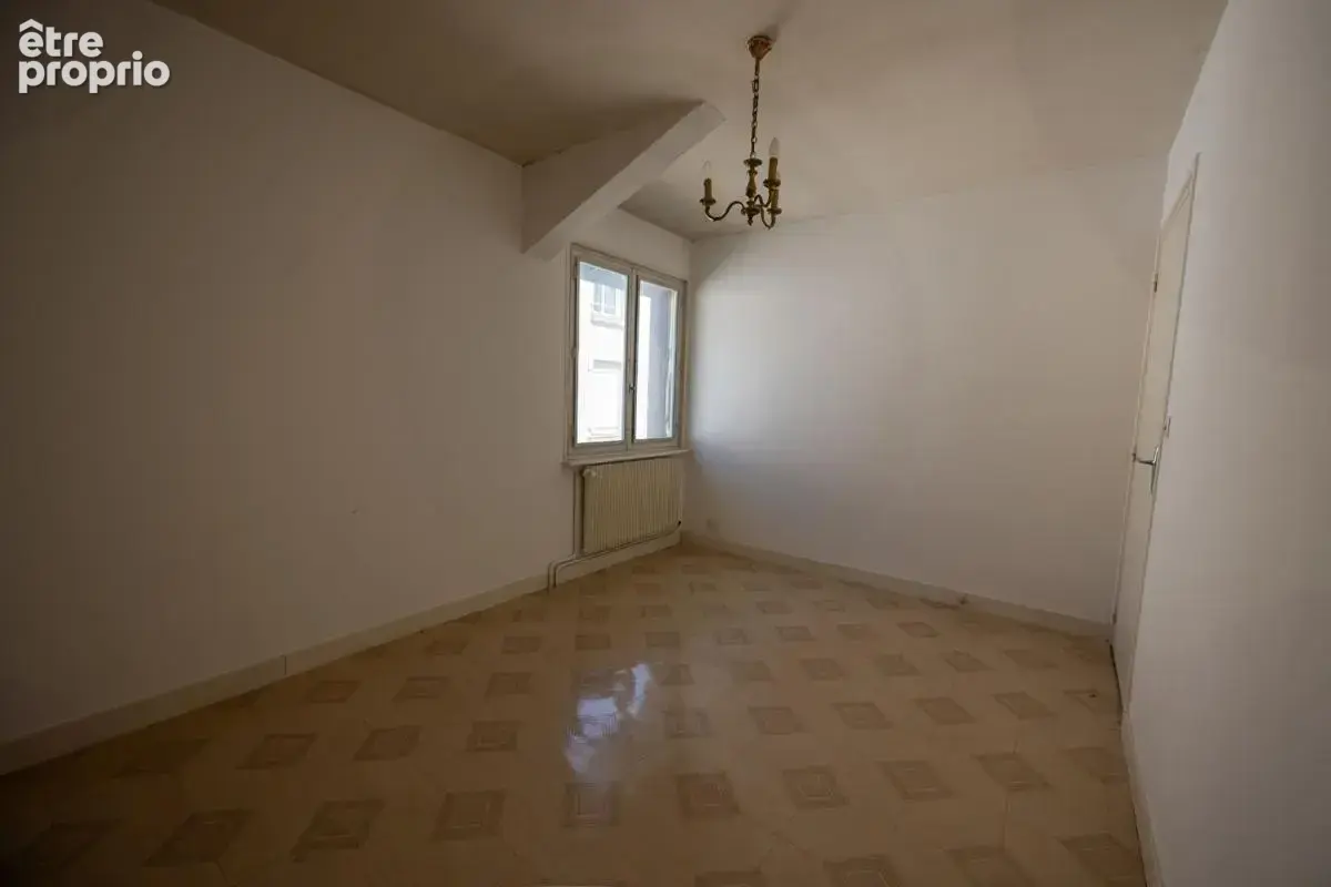 Maison de village fonctionnelle avec deux grands garages - photo 9