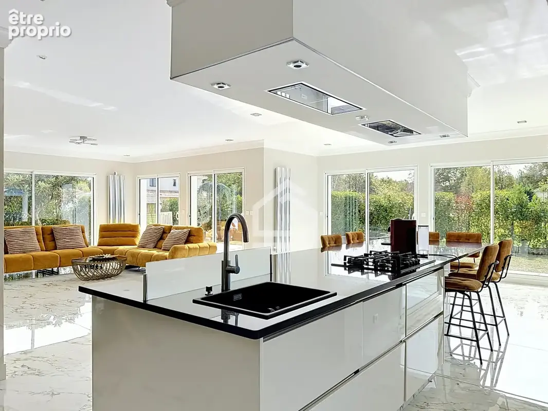 Saint-Aubin de Médoc - Maison familiale contemporaine de 227m2, 4 Chambres, garage et piscine. - photo 3