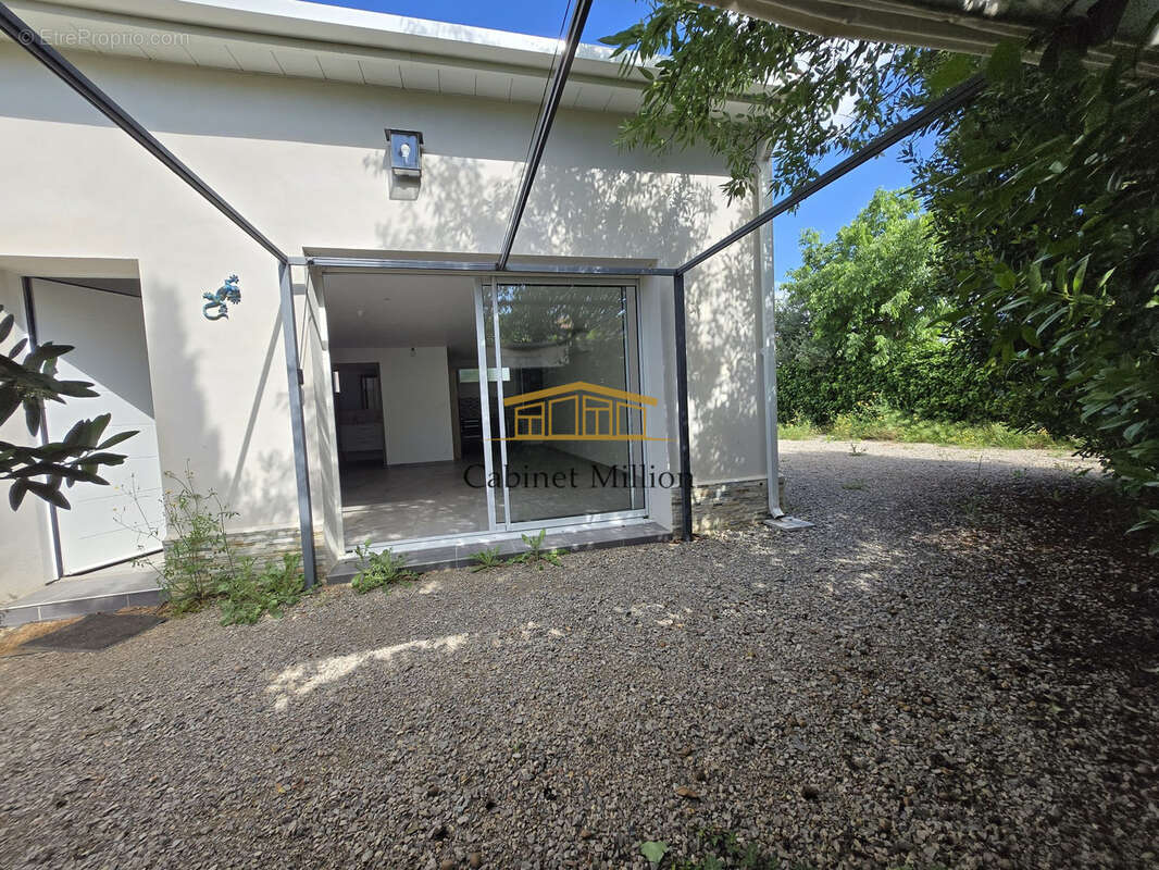 Maison à VIC-LA-GARDIOLE