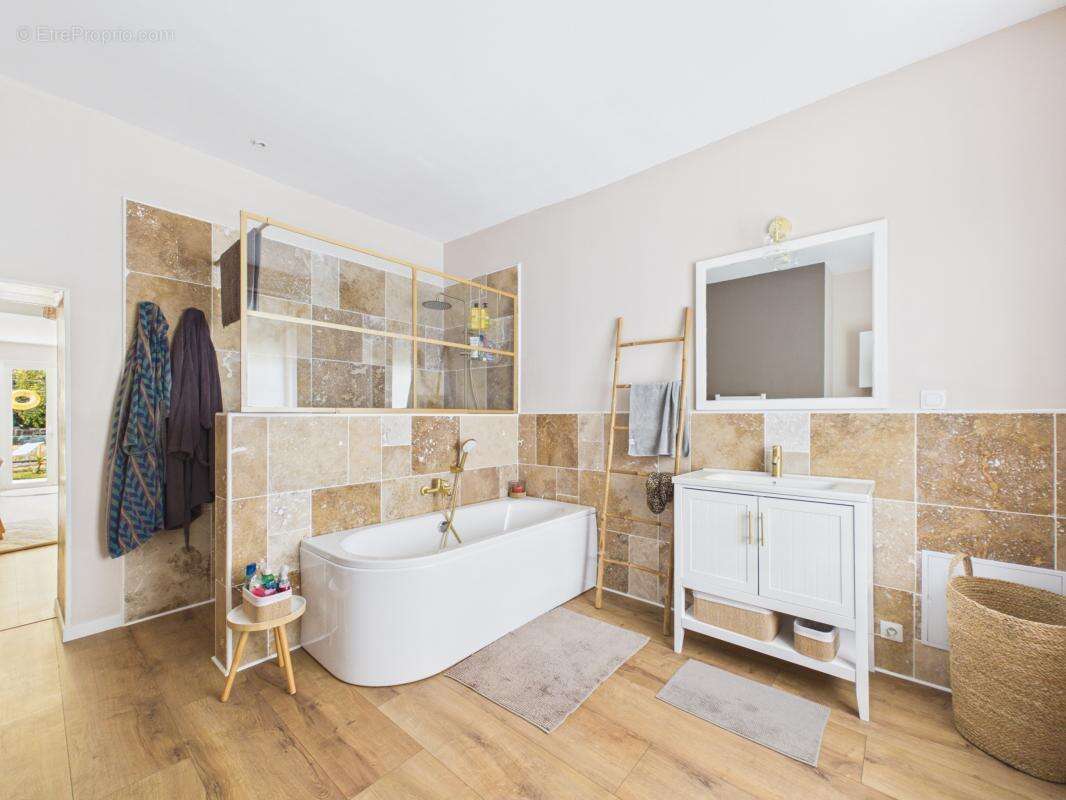 Maison 280 m² à Vieux-Conde  - photo 10