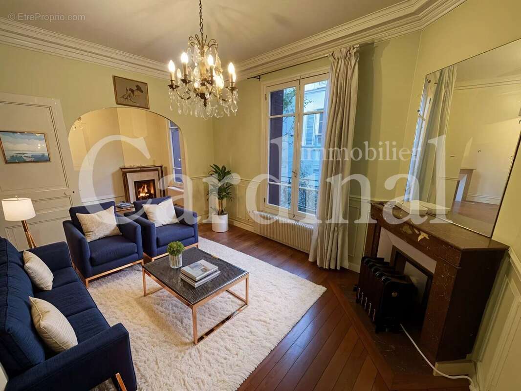 Maison à VILLE-D'AVRAY