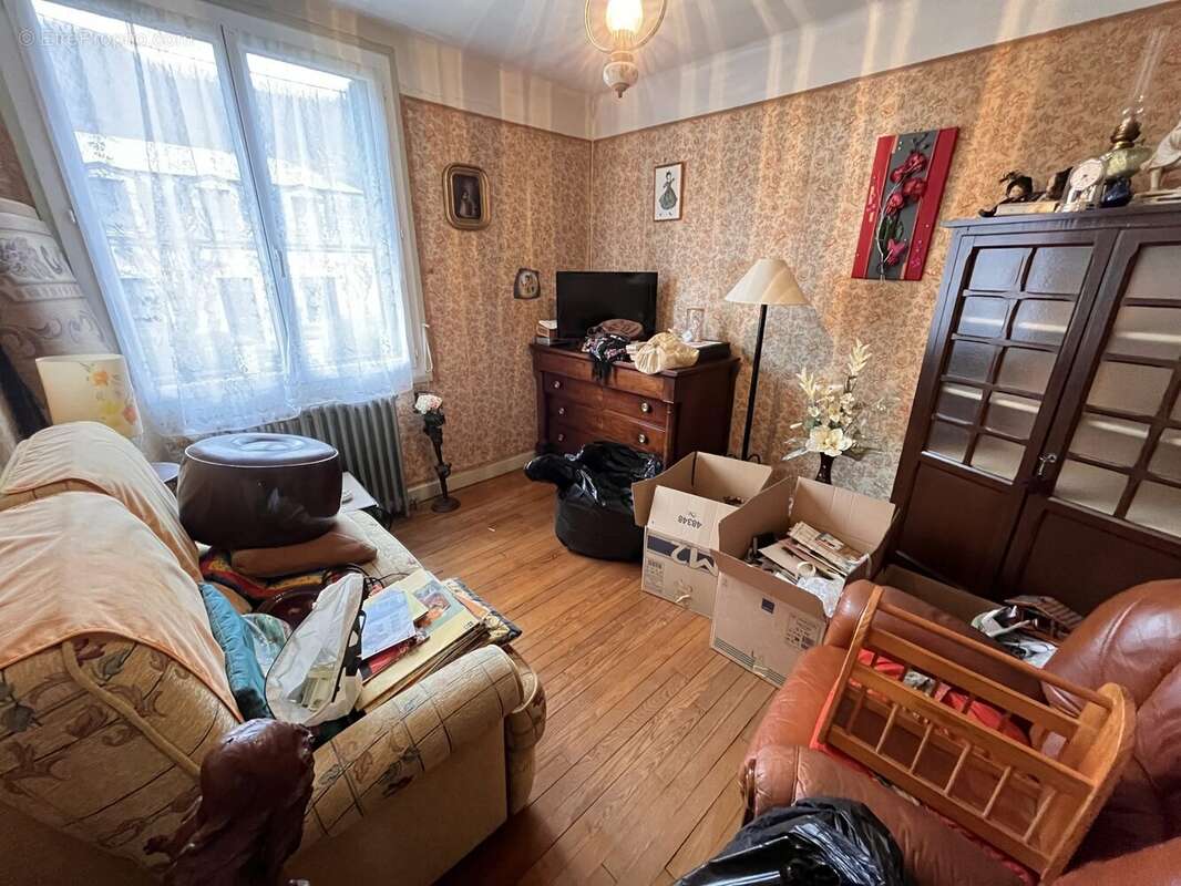 Chambre 1 - Maison à BORT-LES-ORGUES