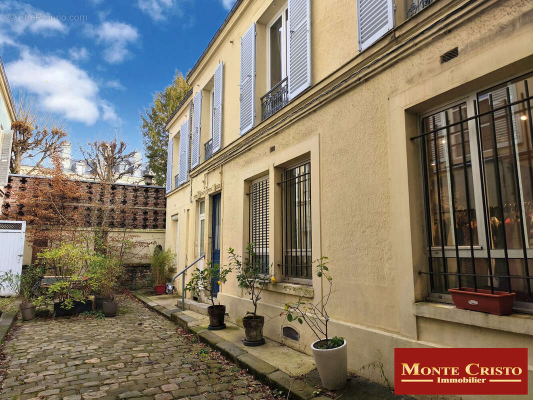 sur cour - Appartement à VERSAILLES