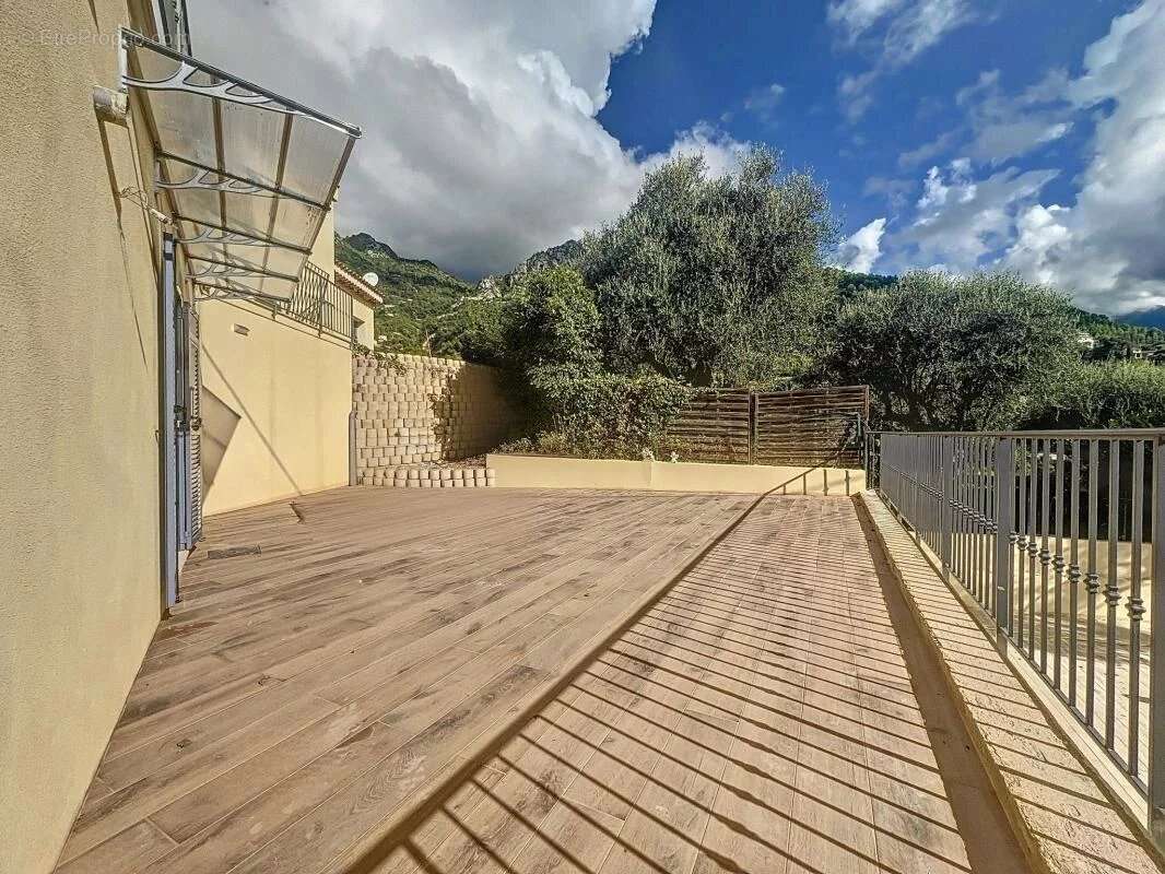 Menton, propriété de 250 m2 avec 2 000 m2 de terrain et piscine - photo 19