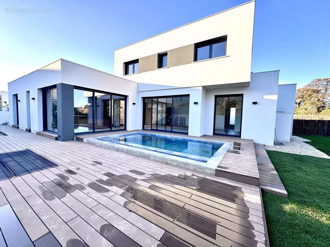 Villa neuve 4 faces avec piscine et jacuzzi - photo 17