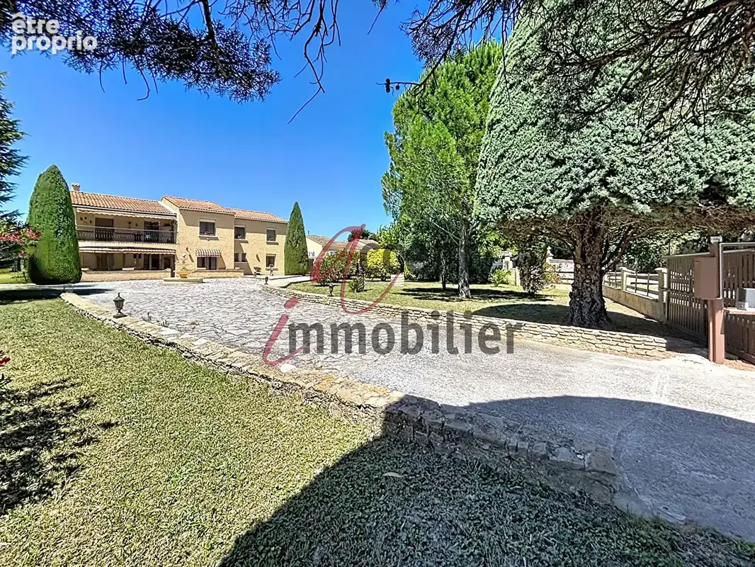 Grande maison familiale de 280 m² avec piscine sur 3 000 m² de terrain - photo 3
