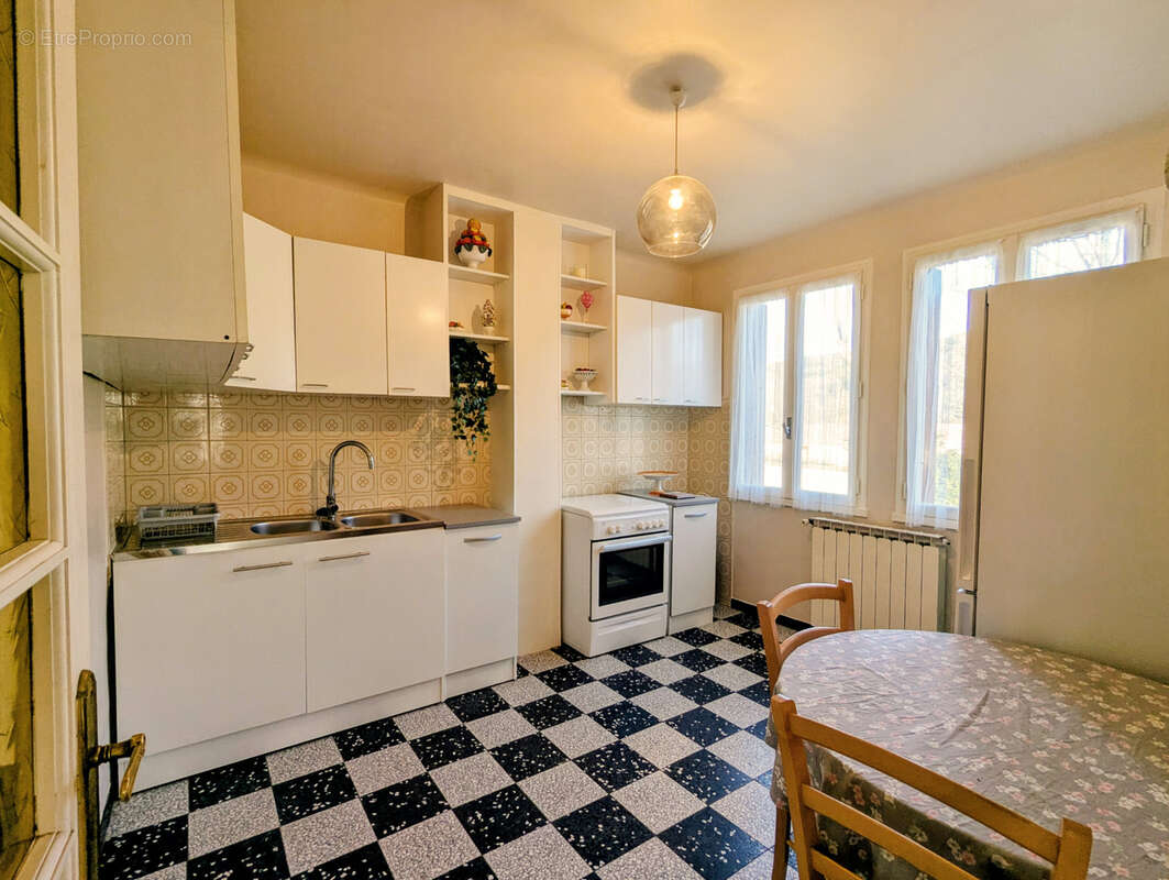 Maison à LA TOUR-SUR-ORB