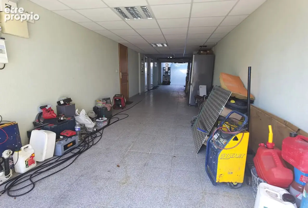 Quartier pavillonnaire - Maison de 293m² habitables + Dépendance d'environ 80 m² - photo 17