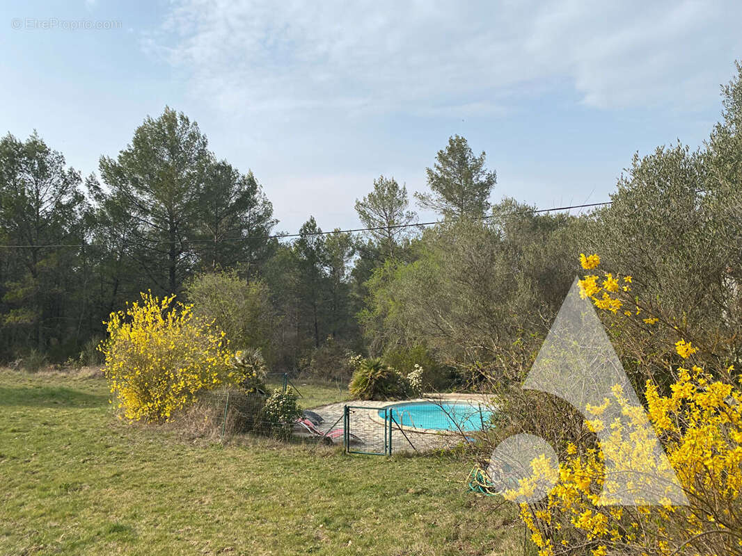 Maison à ENTRECASTEAUX