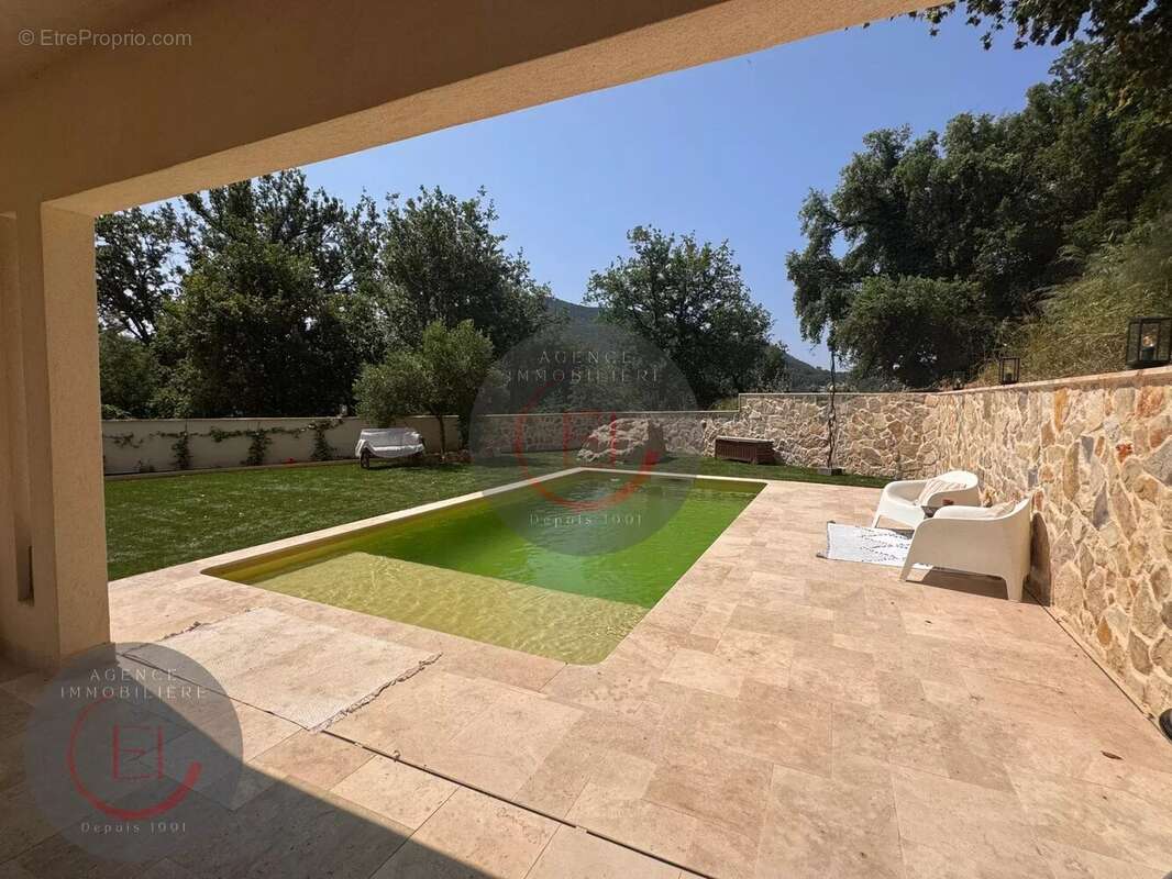 Maison à LES ADRETS-DE-L&#039;ESTEREL