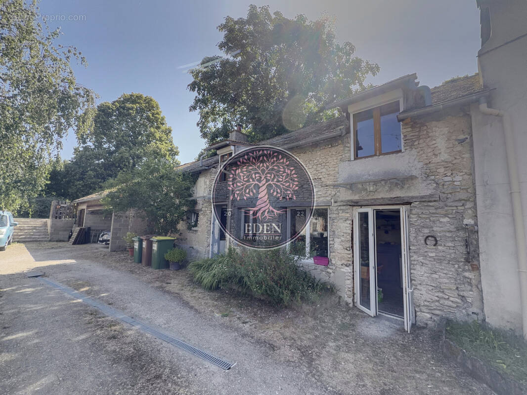 Maison à HOUDAN