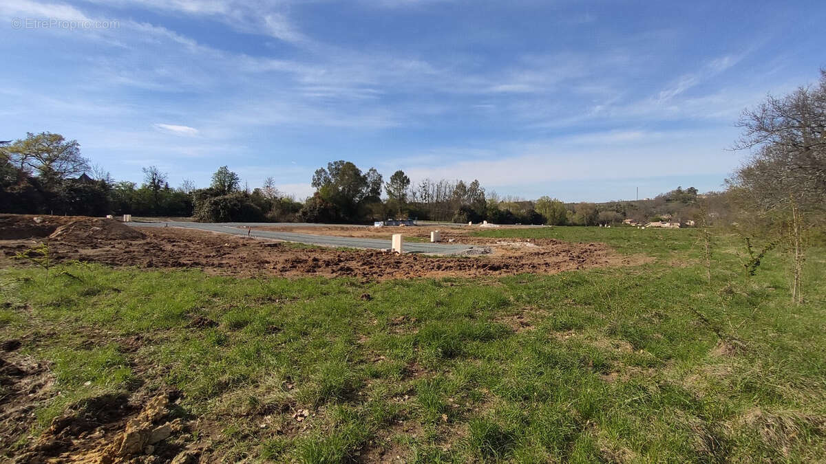 Terrain à CAMBLANES-ET-MEYNAC