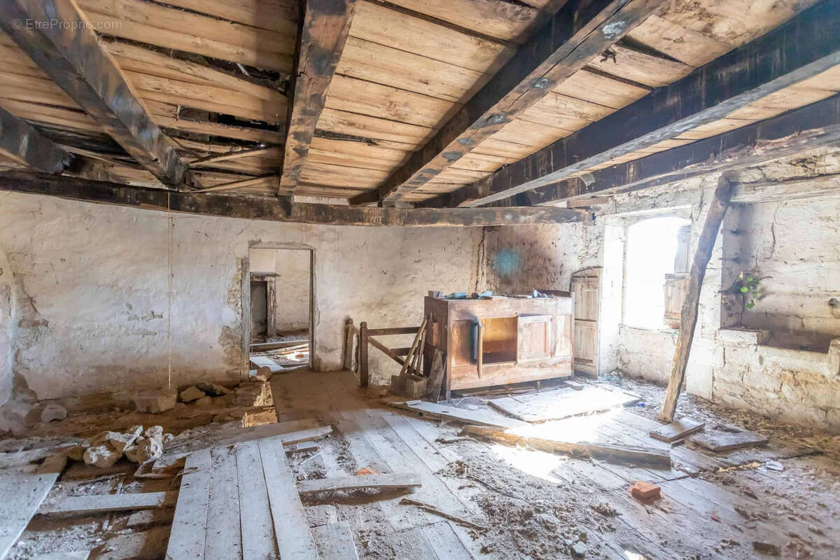 Ruin to renovate in a village - photo 6
