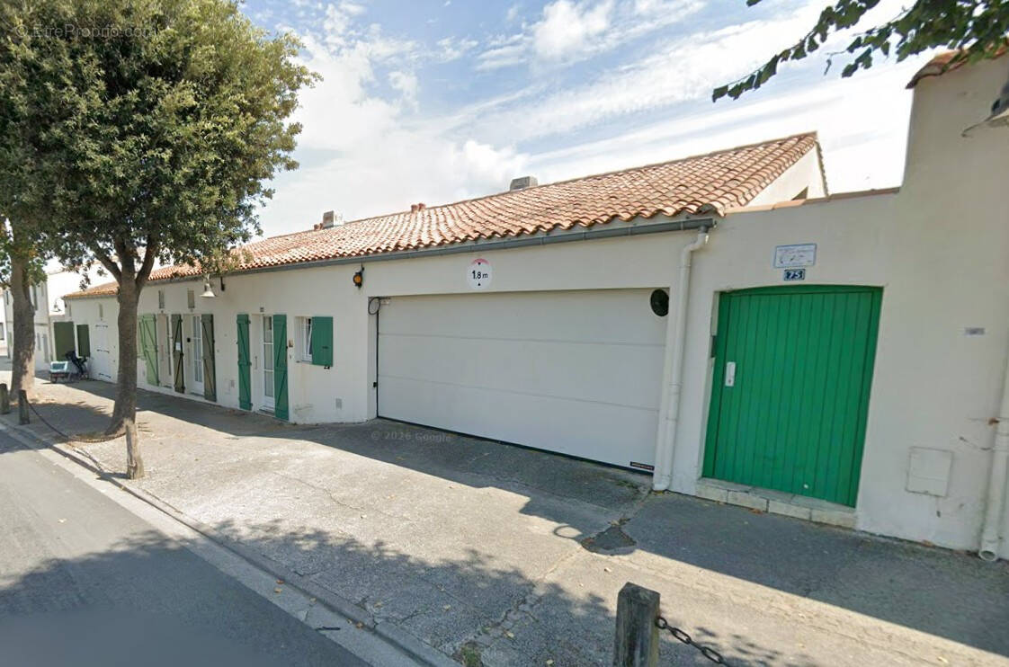 Parking à SAINT-MARTIN-DE-RE