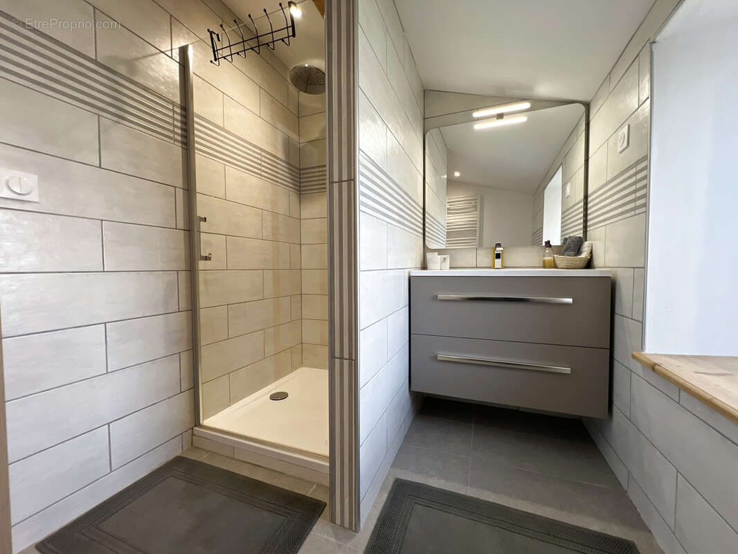 Maison à SAINT-JULIEN-MOLIN-MOLETTE