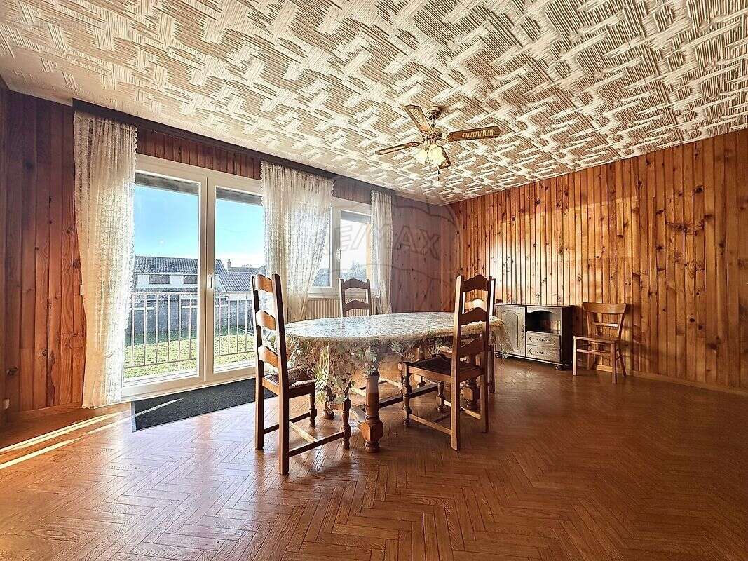 Maison à AY-SUR-MOSELLE