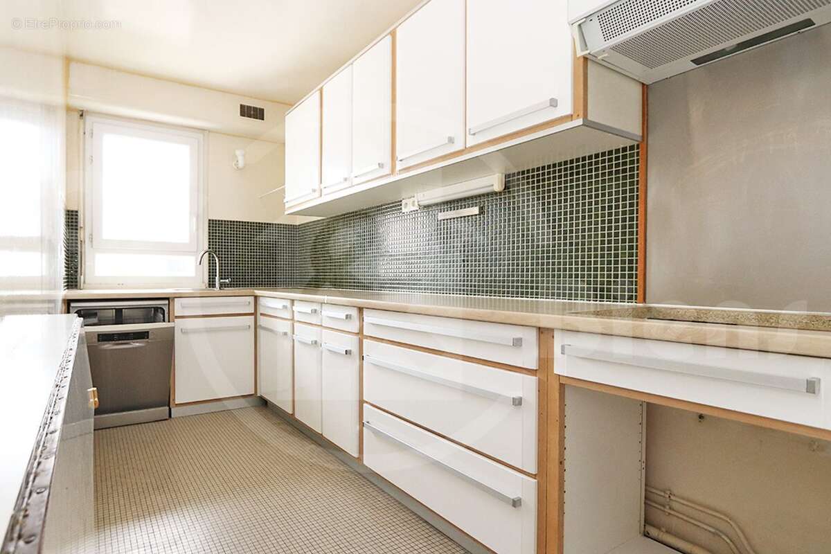 p1-06-2025 - Appartement à PARIS-15E