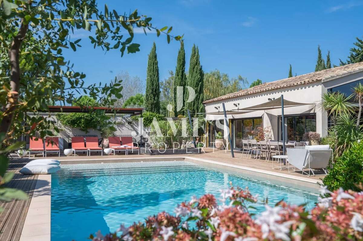 Maison 350 m² à Saint-Remy-De-Provence  - photo 2
