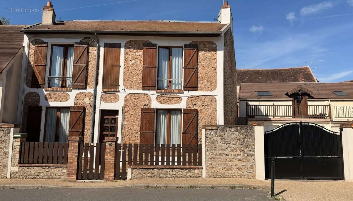 Maison à BRIIS-SOUS-FORGES