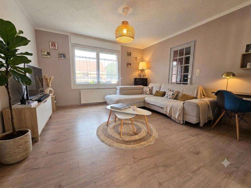 Exclusivité : Charmante Maison "Vanesse" individuelle avec vaste jardin et sous-sol complet ! - photo 2
