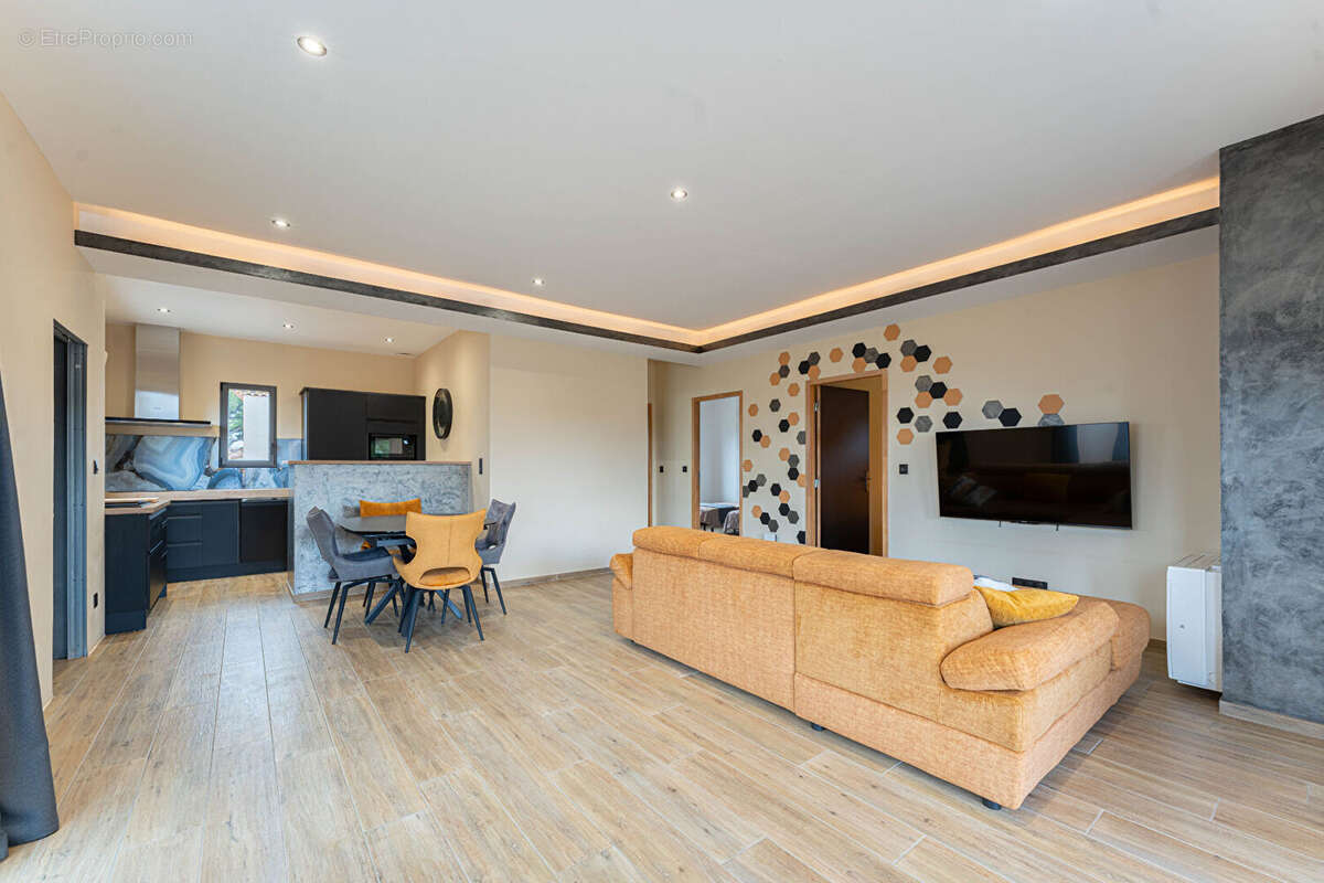 Appartement à CARRY-LE-ROUET