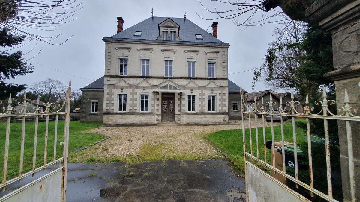 Maison à COUTRAS