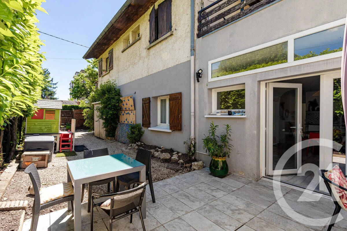 Appartement à FONTAINE