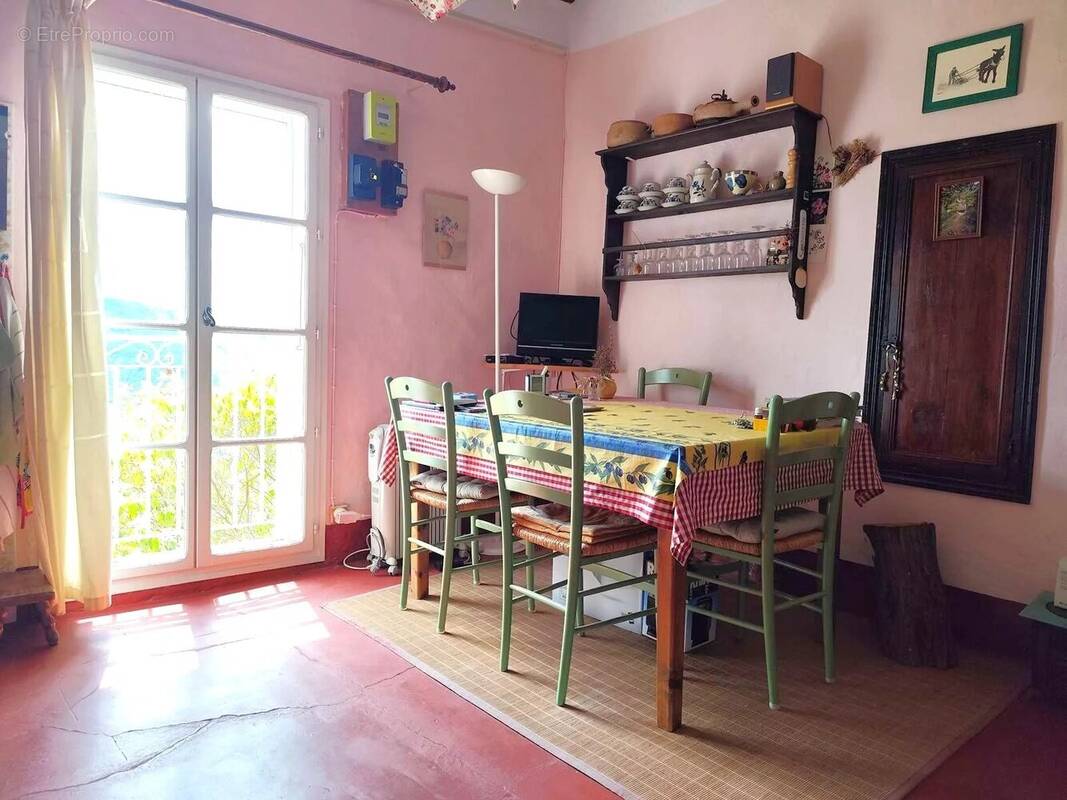 Appartement à LA CROIX-SUR-ROUDOULE