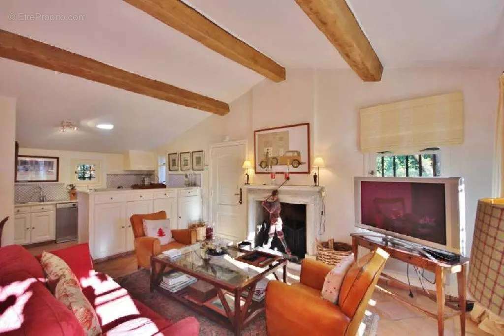 Maison à CHATEAUNEUF-GRASSE