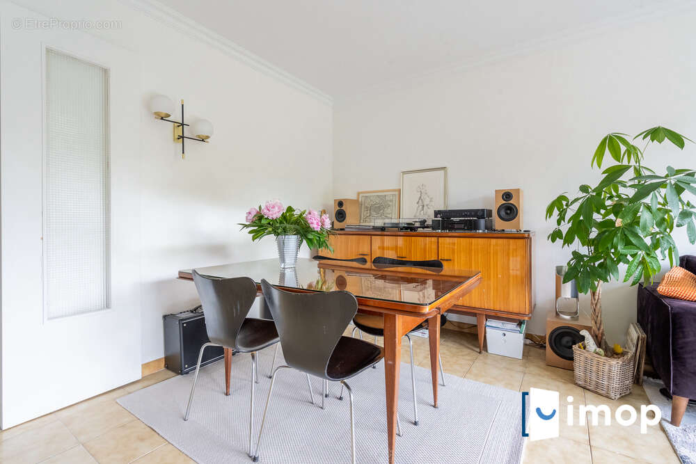 Appartement à LES LILAS