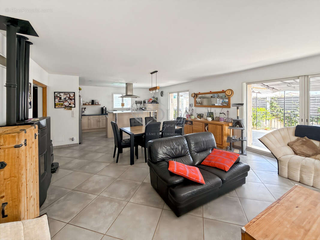 Maison 145 m² à Saint-Maximin  - photo 6