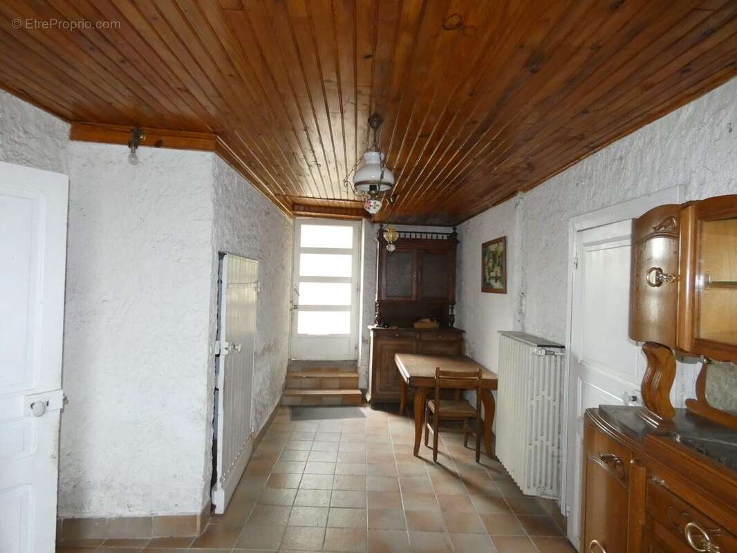 Maison 110 m² à Chantelle  - photo 2