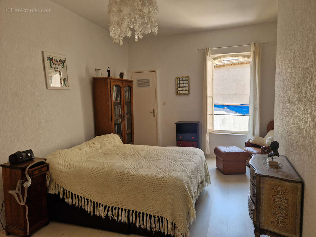Appartement T3/4 + cave  Mairie. - photo 4