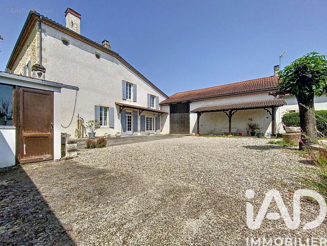 Photo 3 - Maison à SAINT-PIERRE-D'AURILLAC
